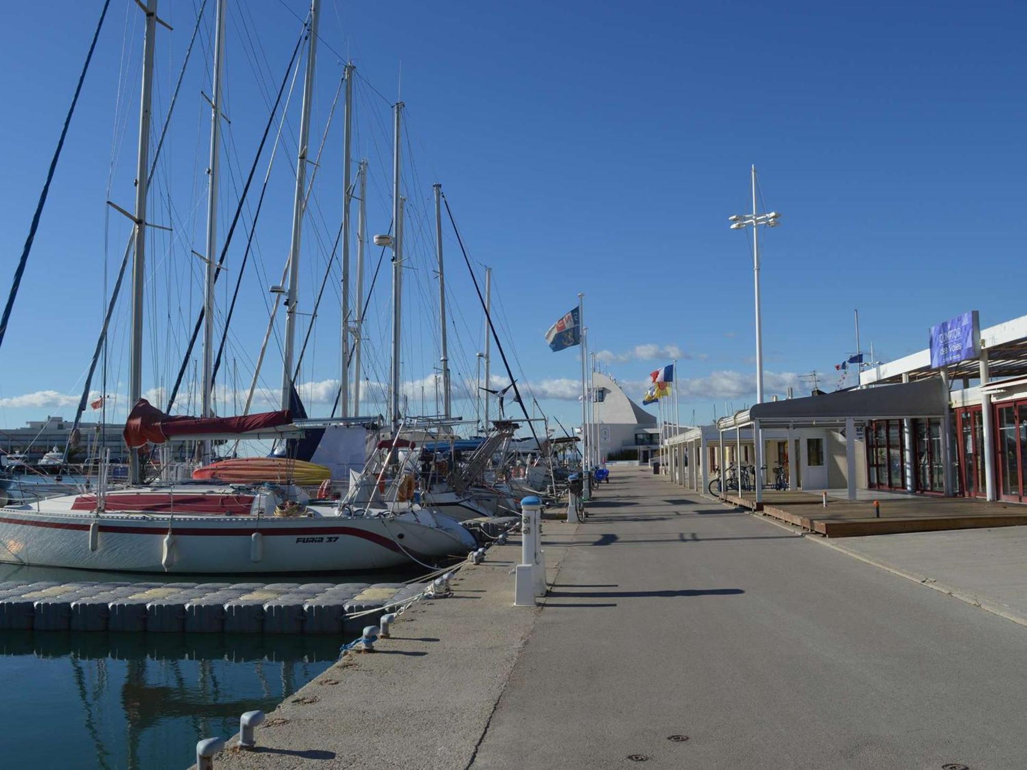Climatise Avec Piscine, Proche Et Centre, Parking Prive - 4 Couchages - Fr-1-250-146 Apartment